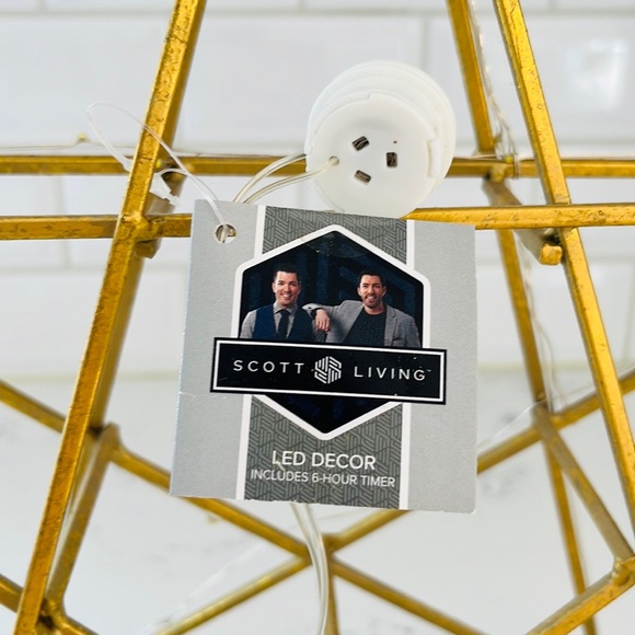 Scott Living Luxe Metal LED Star Table Decor - Picture 11 of 15